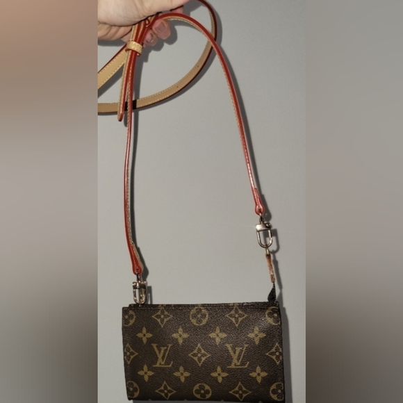 Authentic Louis Vuitton Monogram Pouch ,Serial Number :AR0020 - Picture 4 of 10